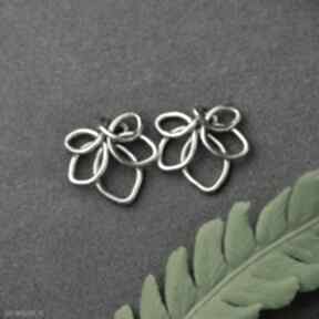 Kolczyki sztyfty kwiat lotosu wire wrapping stal chirurgiczna agata rozanska, minimalistyczne