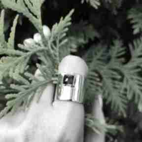 Srebrny pierścionek z granatem angry cat granat, surowy, srebro, minimalistyczny, prosty