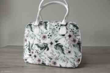 Kuferek - polne kwiaty na białym tle ramię torebki niezwykle kufer, elegancka, nowoczesna