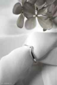 Subtelny minimalizm dziki krolik srebrny pierścionek, minimalizm
