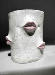 Ręcznie rzeźbiona osłonka z ustemi palcik ceramika, rzeźba, doniczka, unikat