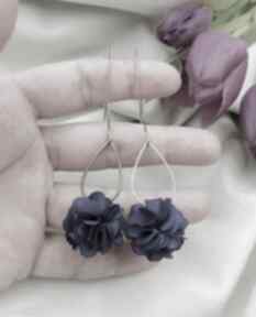 Kobaltowe, długie kolczyki kwiatki, niebieskie chabrowe klipsy, soutacheria kwiaty, dodatki