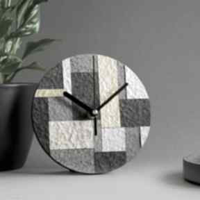 Geometryczny zegar ze złotym akcentem zegary studio blureco abstrakcyjny, nowoczesny do biura