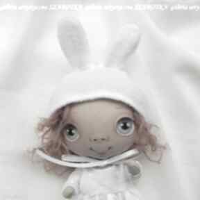 Lala - króliczek, dekoracja tekstylna, ooak, pocket doll szarotka lalka szmacianka