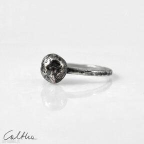 Kamyk - srebrny pierścionek z miedzią rozm 11 2211-04 caltha miedziany, nieregularny