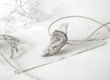 Skamieniały ząb smoka - naszyjnik z jadeitem naszyjniki ash and runes jadeit - biżuteria