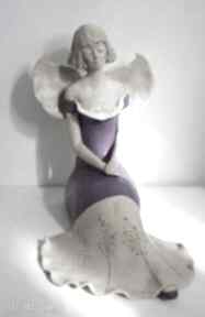 Anioł rozłożysty fioletowy ceramika wylęgarnia pomysłów, aniołek