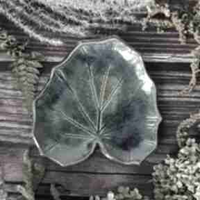 Listek w malarskim odcieniu zieleni dekoracje badura ceramika liść, ceramiczny, podstawka