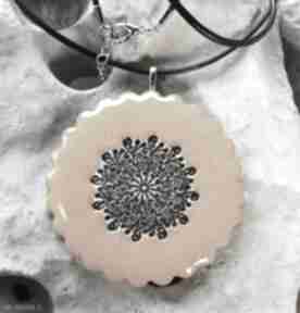 Żółty wisiorek ceramiczny naszyjnik energetyczny biżuteria z mandalą handmade prezent eko art