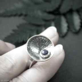 Srebrno - złoty pierścionek z lapis lazuli i orientalnymi wzorami, niebieskim oczkiem pracownia