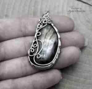 Wisiorek labradoryt, wire wrapping, stal chirurgiczna wisiorki agata rozanska, wirewrapping