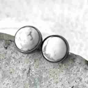 Sztyfty z howlitem w srebrze d141 artseko kolczyki, okrągłe, z białe białym