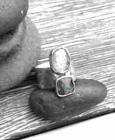 Kyanit i spokój błękitu - srebrny pierścionek ewasko, masywna obrączka, młotkowana, dwa oczka