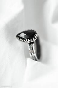 Srebrny pierścień z onyksem dziki królik pierścionek, czarne oczko, oksydowane srebro