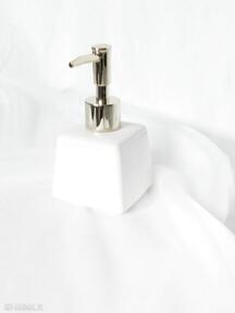 Dozownik do mydła w płynie biały niski dom nejmi art handmade, pojemnik łazienka, kuchnia