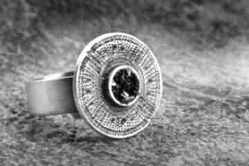 Srebrny, czarnym minerałem shambala pierścionek, biżuteria z karborundem, regulowany