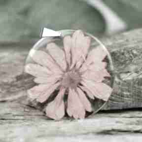 Wisiorek z prawdziwym kwiatem zatopionym w żywicy z1329b wisiorki herbarium jewelry suszonych