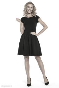 Elegancka sukienka z zakładkami, t254, czarna sukienki tessita