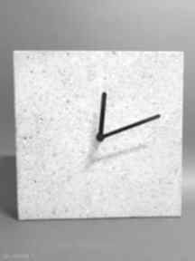 Zegar z betonu stojący kwadro zegary teslatimestudio betonowy