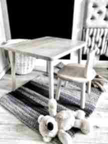 Mebelki dzieciece stolik i dwa krzesełka pokoik dziecka wnetrze z gustem meble