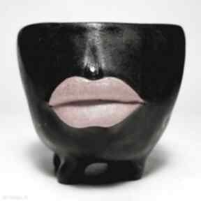 Kubek ceramiczny z ustami kubki palcik