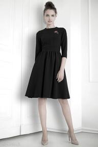 Sukienka, czarna - rozkloszowa elegancka uniwersalna - haftowana kasia miciak design
