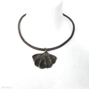 Stylowy, oryginalna - liściem - biżuteria na rzemieniu: naszyjnik na prezent na urodziny