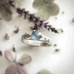 Srebrny pierścionek z lazurowym jadeitem artymateria lazurowy kamień, soliter - pojedynczy
