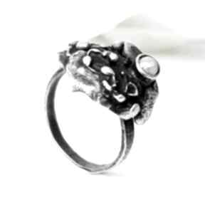 Unda srebrny pierścionek z perłą słodkowodną obrączki miechunka, metaloplastyka srebro