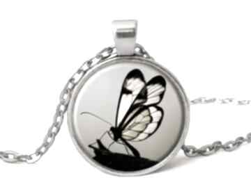 Motyl sepii motylem: medalion delikatny prezent naszyjniki