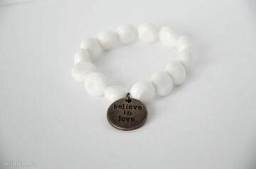 Bracelet by: belive in w białym koralu sis prezent, koral, bransoletka, biały, love