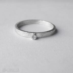 Okrąg pierścionek katarzyna kaminska srebro, zmatowione, cyrkonia