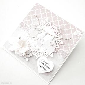 Pamiątka z okazji chrztu - ubranka scrapbooking kartki biala konwalia, życzenia, chrzest