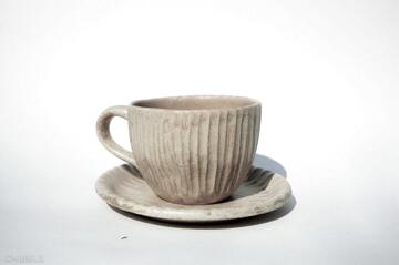 Kubek hygge z talerzykiem piaskowy kubki ceramiczności, skandynawia, herbata, kawa, komplet