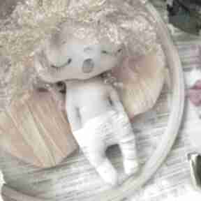 Aniołek wróbelek - zawieszka figurka tekstylna ręcznie szyta i malowana dekoracje urodzinowe