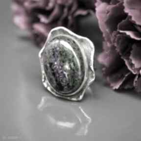 Zoisyt i rubin - pierścionek "earth born" branicka art, srebrny, regulowany