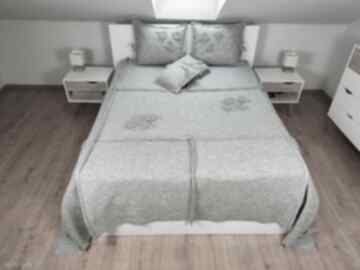Wełniana narzuta na łóżko - jasnoszara koce i homely lovely na wełna włoska, handmade, parzona