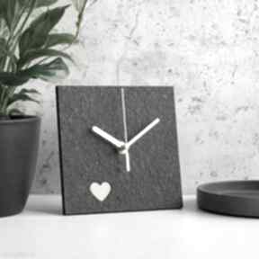 Zegar ze złotym sercem dla ukochanej osoby zegary studio blureco minimalistyczny, unikalny