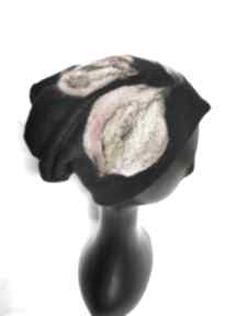Czapka wełniana filcowana zimowa handmade w kwiaty na podszewce - rozmiar uniwersalny, fil ruda