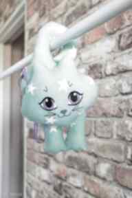 Kotek - zawieszka maksiu 22 cm zabawki mały koziołek kot, kicia - pokój chłopca