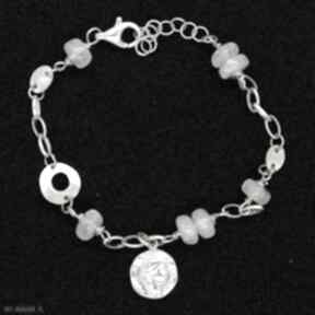 Bransoletka srebrna z kamieniem księżycowym i monetą ladyc z zawieszką, z biżuteria z monetami
