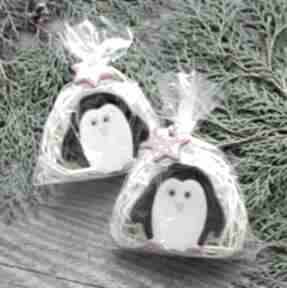 Pingwin - magnes - upominek świąteczny gwiazdka ozdoba ceramika dekoracje pracownia