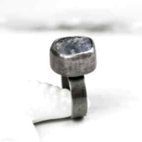 Srebrny pierścionek z tanzanitem a 769 artseko - tanzanit i srebro - niebieski kamień