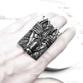 Duży, oryginalny pierścionek "wilk" kameleon - biżuteria