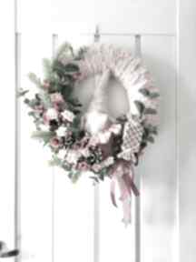 Pomysł na prezent? Różowy skrzat dekoracje delphinium na drzwi, wianek świąteczny