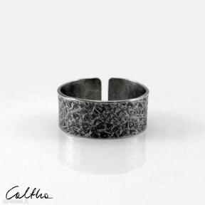 Kamień - 2000-18 caltha obrączka, srebrny pierścionek, szeroka minimalistyczna biżuteria