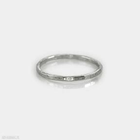 Srebrna obrączka wąski pierścionek minimalistyczna biżuteria, nieregularna, prosty