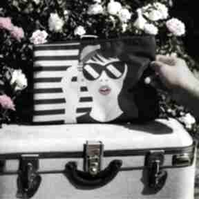 Kosmetyczka do torebki z wizerunkiem kobiety w okularach ikona stylu krasanka, kobieca, etui