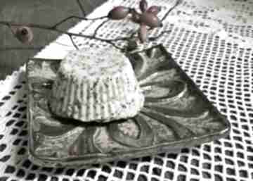 Mydelniczka ceramiczna ręcznie robiona "templariusze" ceramika ceramystiq studio kwadratowa