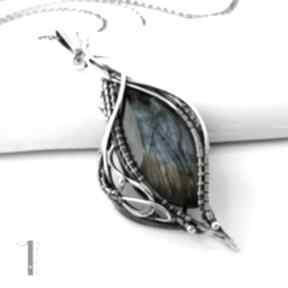 Scintilla - srebrny naszyjnik z labradorytem miechunka, wire wrapping, baśniowy, misterny